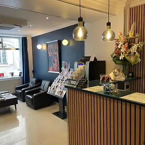 2* Hotel Mary's République